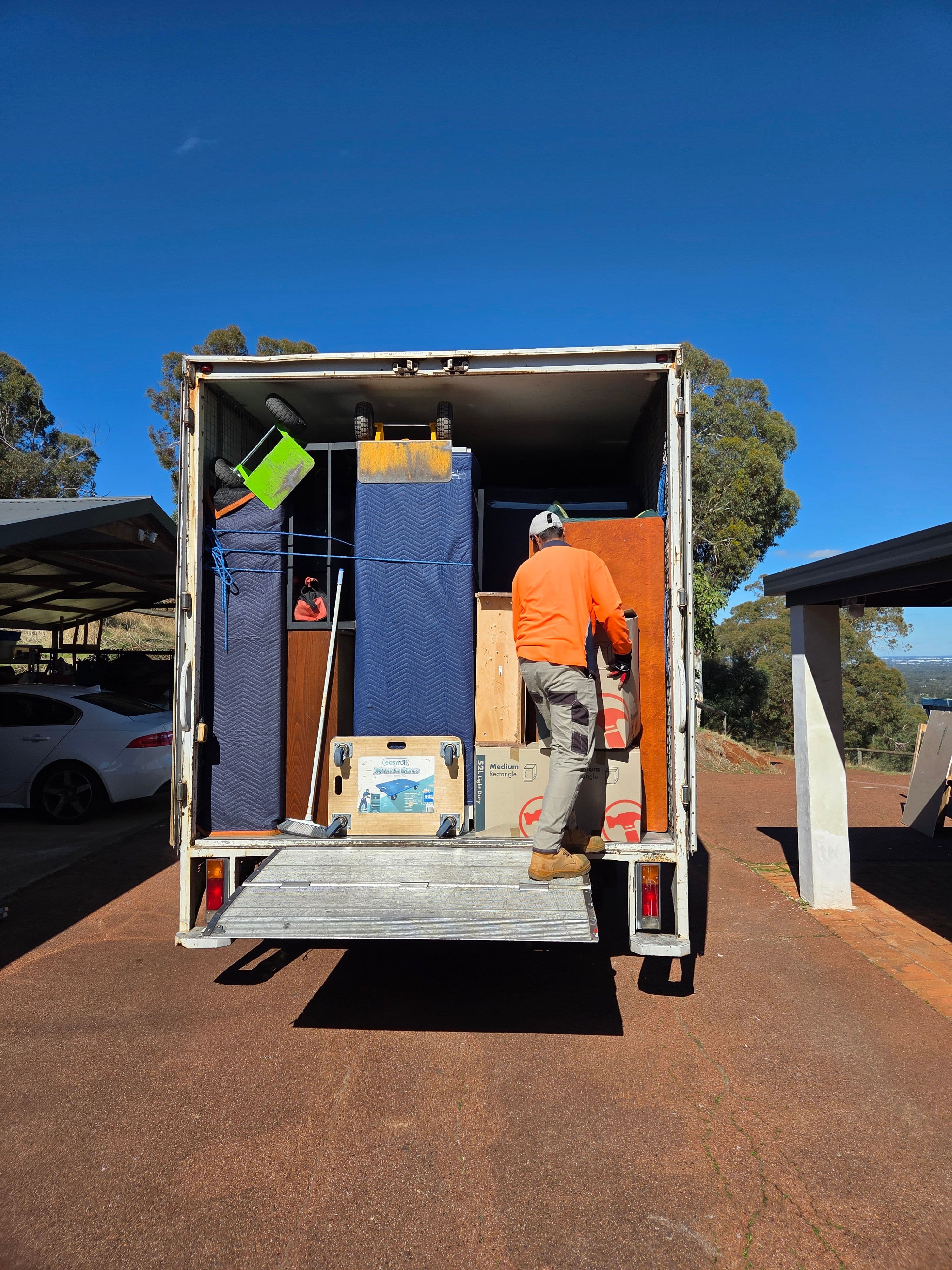 awesomemate-loading-truck