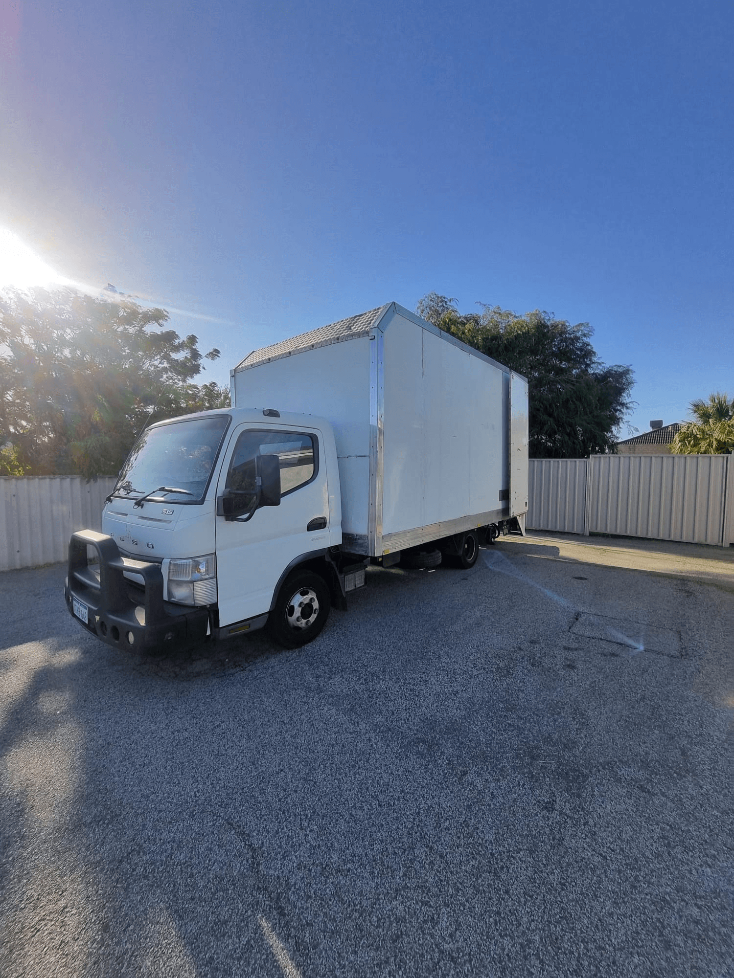 awesomemateremovals-truck